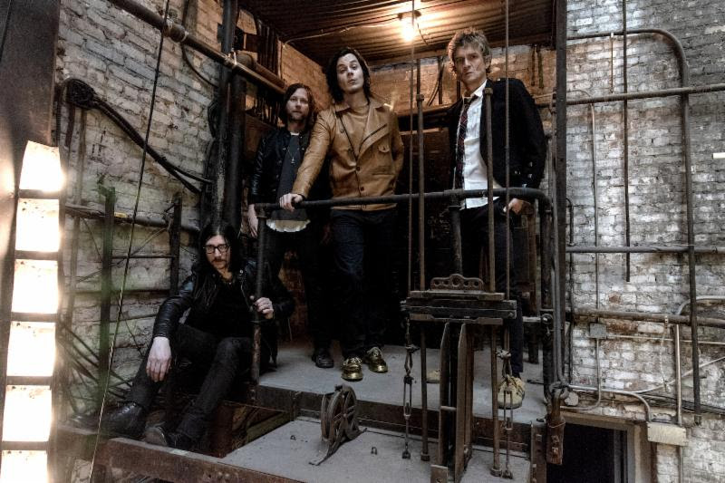 Raconteurs return